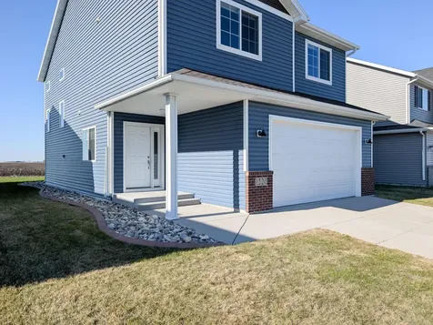 1221 46th Avenue S Moorhead MN 56560