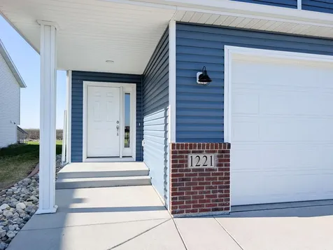 1221 46th Avenue S Moorhead MN 56560