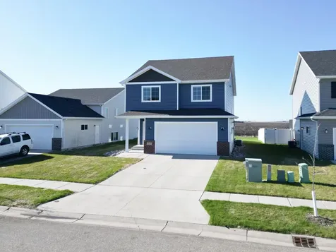 1221 46th Avenue S Moorhead MN 56560