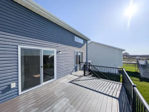 1221 46th Avenue S Moorhead MN 56560