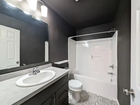 1221 46th Avenue S Moorhead MN 56560