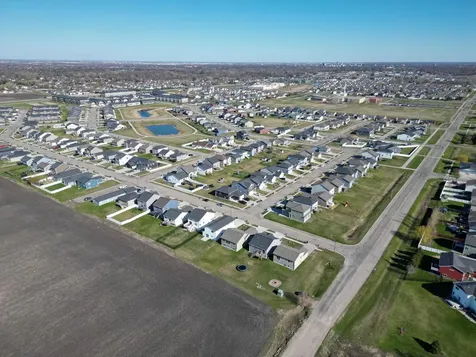 1221 46th Avenue S Moorhead MN 56560