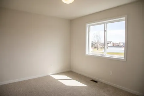 4800 Decorah Way S Fargo ND 58104