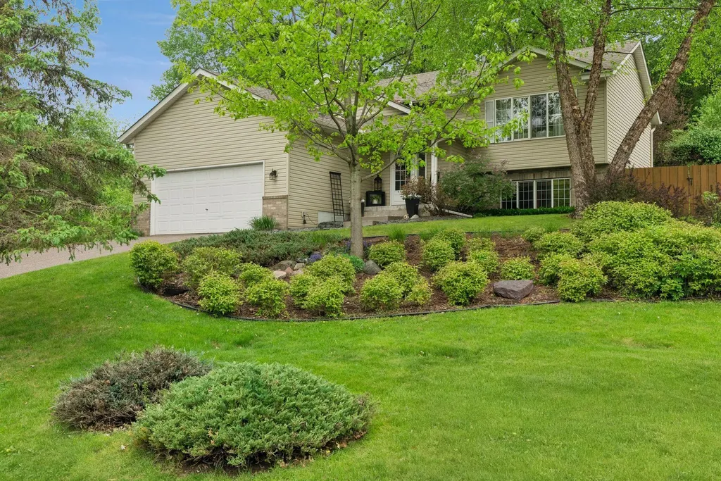 589 Mcknight Road S Saint Paul MN 55119