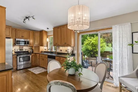 589 Mcknight Road S Saint Paul MN 55119