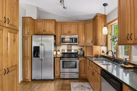 589 Mcknight Road S Saint Paul MN 55119