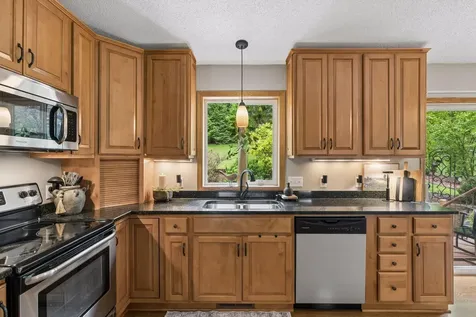 589 Mcknight Road S Saint Paul MN 55119
