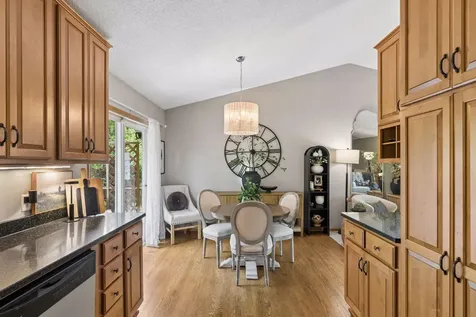 589 Mcknight Road S Saint Paul MN 55119