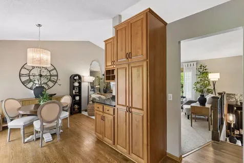 589 Mcknight Road S Saint Paul MN 55119