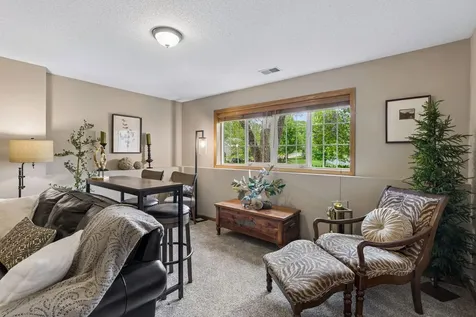 589 Mcknight Road S Saint Paul MN 55119
