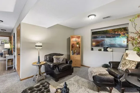 589 Mcknight Road S Saint Paul MN 55119
