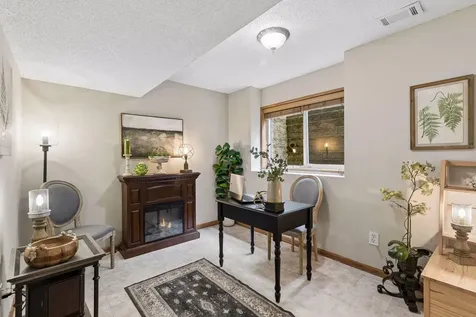 589 Mcknight Road S Saint Paul MN 55119