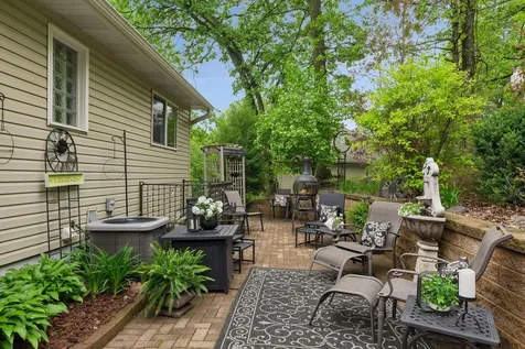 589 Mcknight Road S Saint Paul MN 55119