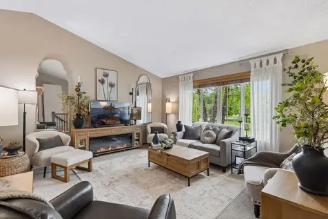 589 Mcknight Road S Saint Paul MN 55119