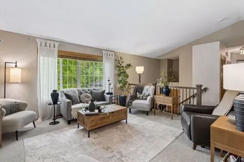 589 Mcknight Road S Saint Paul MN 55119