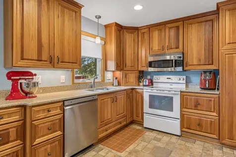 3170 Queensland Lane N Plymouth MN 55447