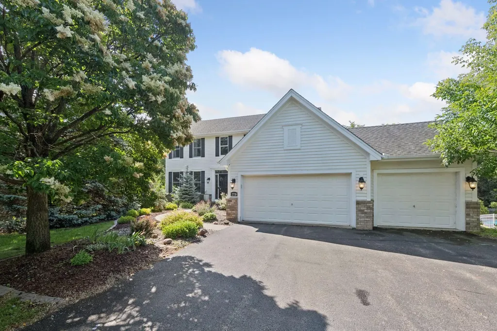 2719 Longacres Drive Chanhassen MN 55317