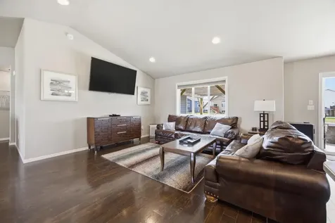 219 6th Street E Horace ND 58047