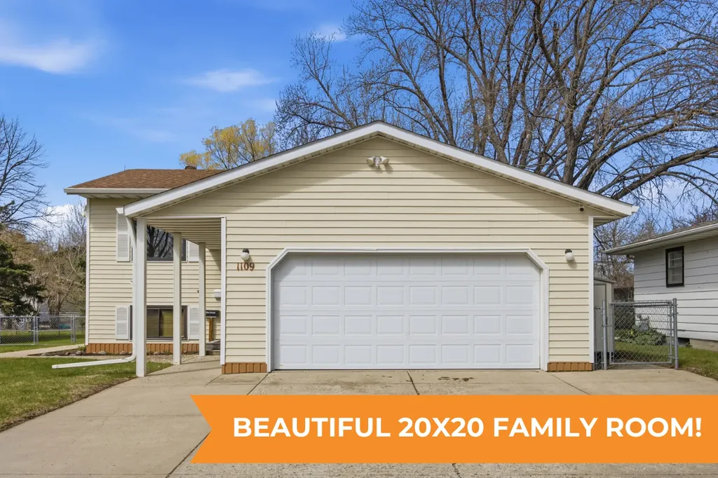1109 9th Street N Moorhead MN 56560