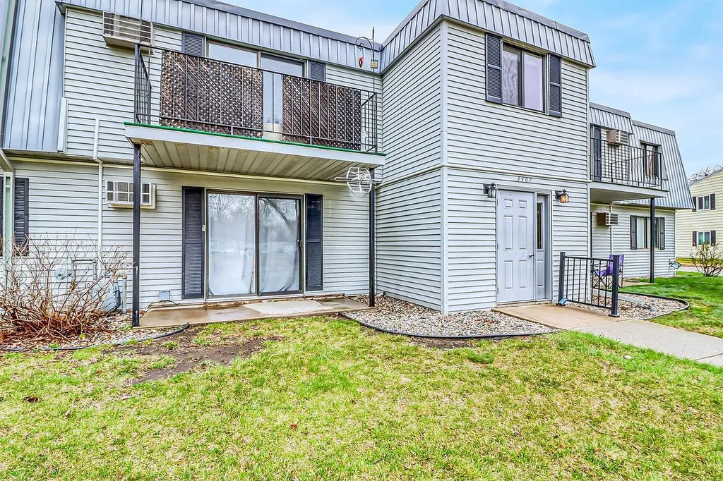 3407 Cherry Lane N Fargo ND 58102