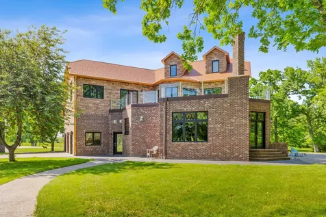 700 62nd Avenue N Moorhead MN 56560