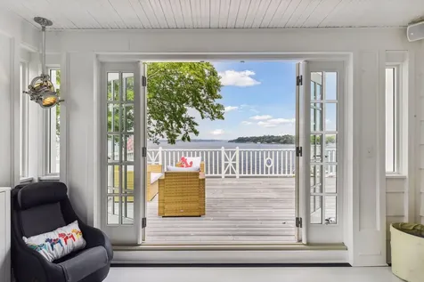20100 Lakeview Avenue Deephaven MN 55331