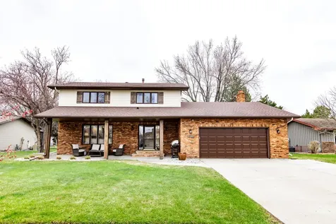 3701 Fairway Road N Fargo ND 58102