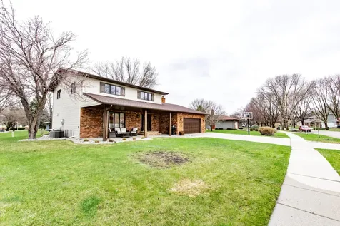 3701 Fairway Road N Fargo ND 58102