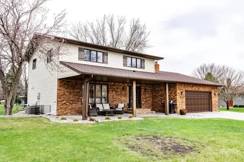 3701 Fairway Road N Fargo ND 58102