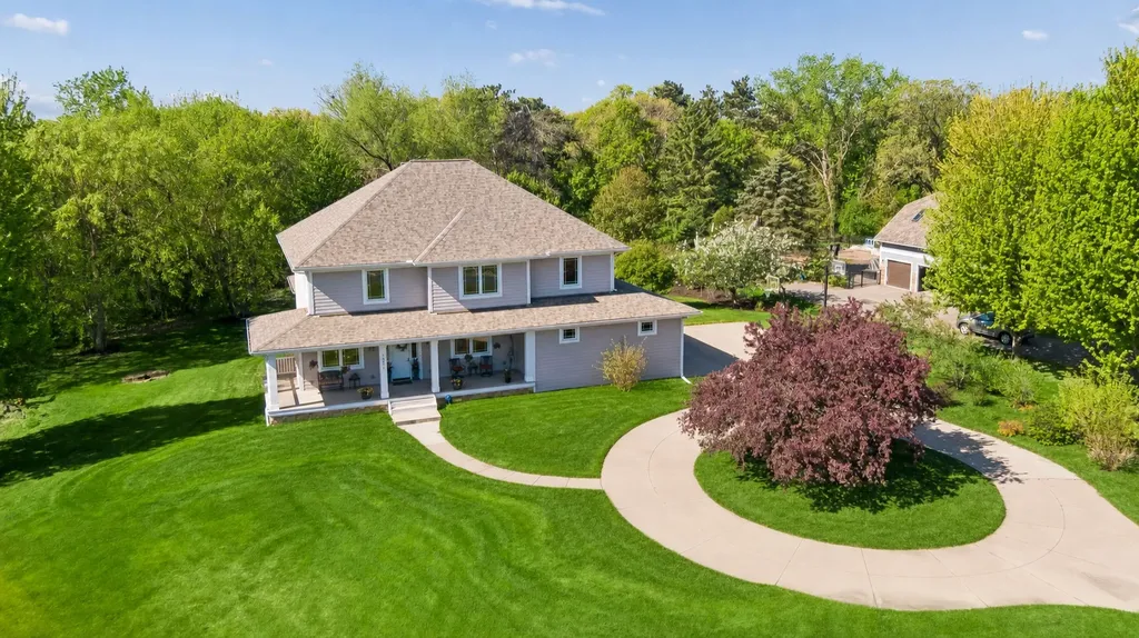 4854 Linden Trail N Lake Elmo MN 55042