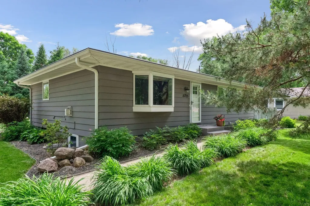 15725 2nd Avenue N Plymouth MN 55447