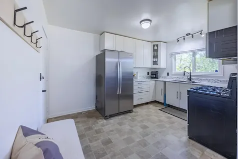 1529 Hudson Road Saint Paul MN 55106