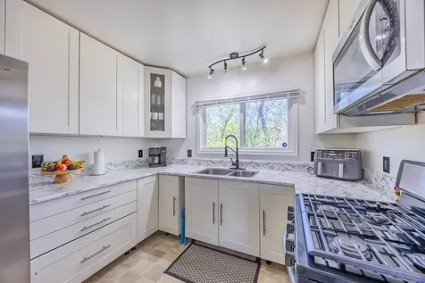1529 Hudson Road Saint Paul MN 55106