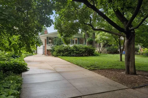 145 Rustic Lodge W Minneapolis MN 55419