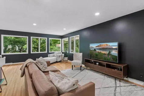 145 Rustic Lodge W Minneapolis MN 55419