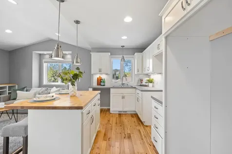 319 Bellwood Avenue Maplewood MN 55117