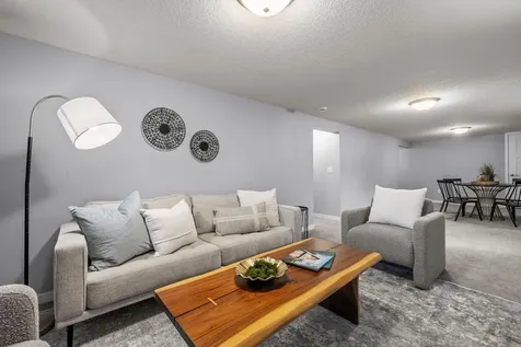 319 Bellwood Avenue Maplewood MN 55117