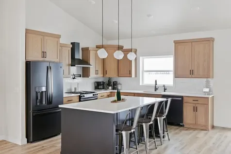 1555 72nd Avenue S Fargo ND 58104