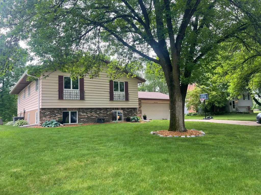 1916 Evergreen Echo Woodbury MN 55125