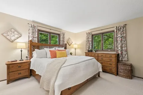 1916 Evergreen Echo Woodbury MN 55125