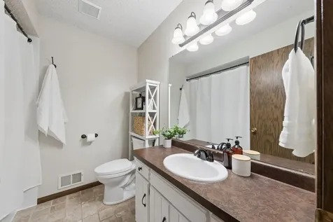 1916 Evergreen Echo Woodbury MN 55125
