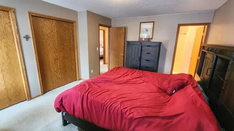4041 S Rivershore Drive Moorhead MN 56560