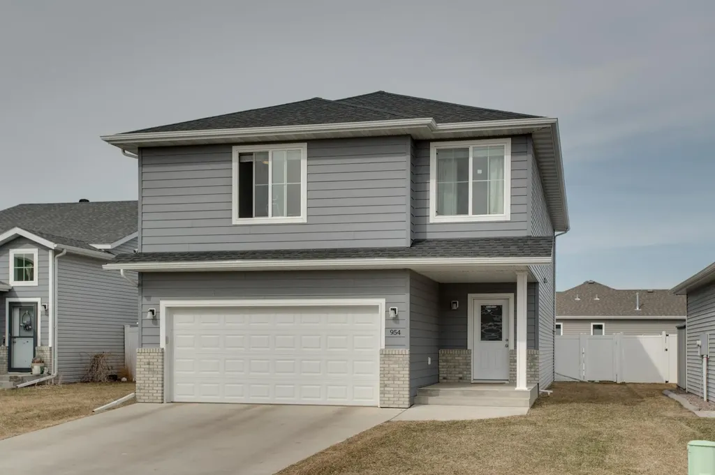 954 28th Avenue W West Fargo ND 58078
