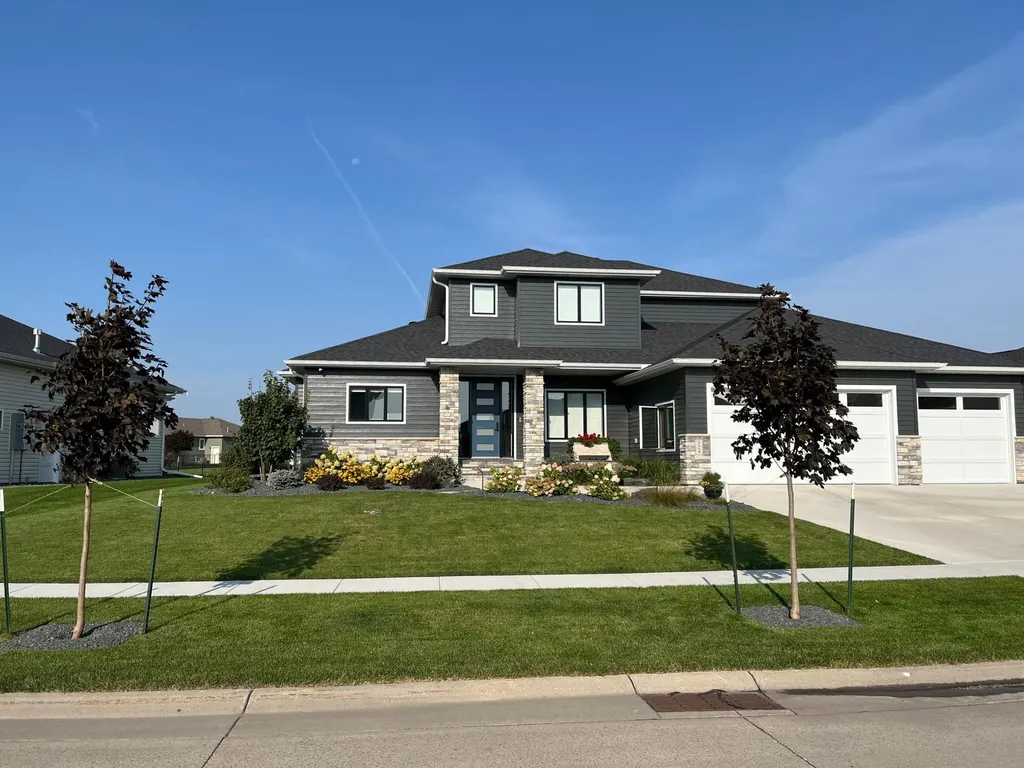 324 25th Avenue E West Fargo ND 58078