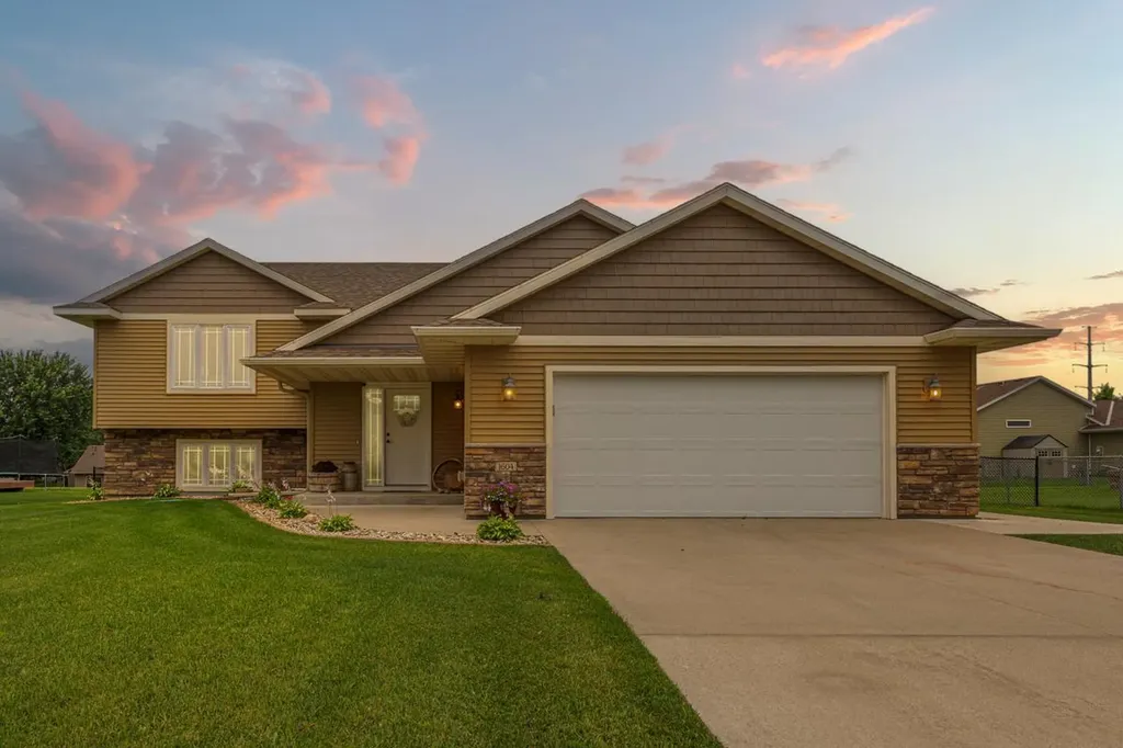 1604 Prairie Avenue SW Faribault MN 55021