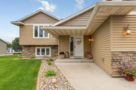 1604 Prairie Avenue SW Faribault MN 55021