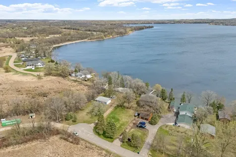 32818 742nd Avenue South Haven MN 55382