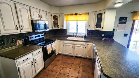 1937 19th Street S Fargo ND 58103