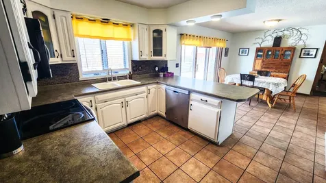 1937 19th Street S Fargo ND 58103