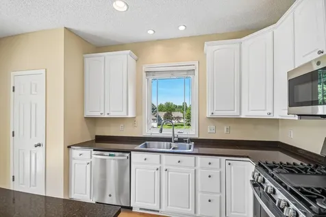 630 Sutherland Drive Woodbury MN 55129